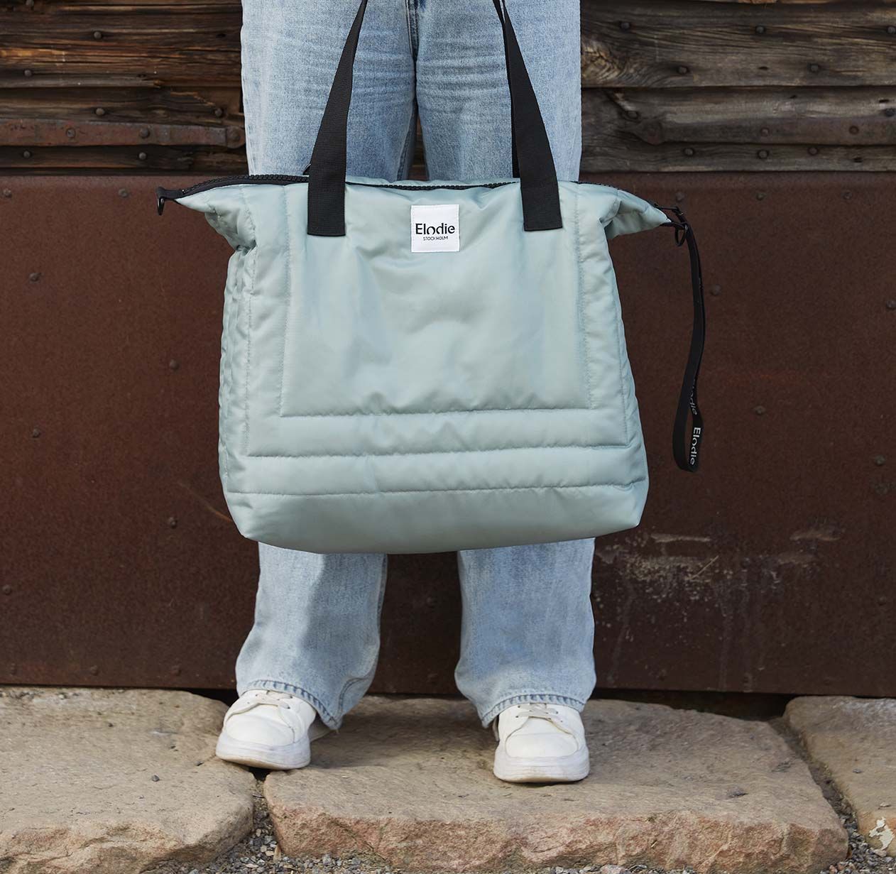 aw22-winter-on-the-prairie-changing-bag-pebble-green-lp