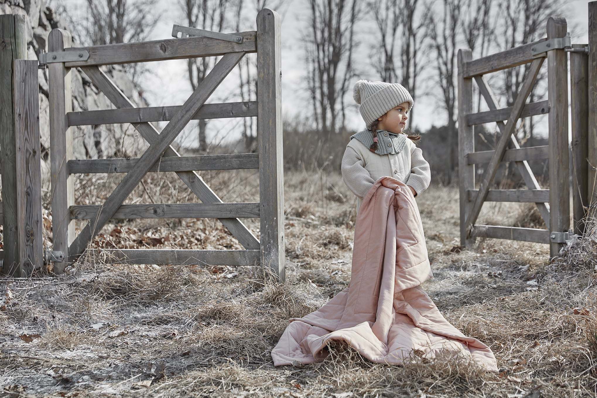 aw22-winter-on-the-prairie-quilted-blanket-blushing-pink-collar-pebble-green-wool-beanie-creamy-white-lp